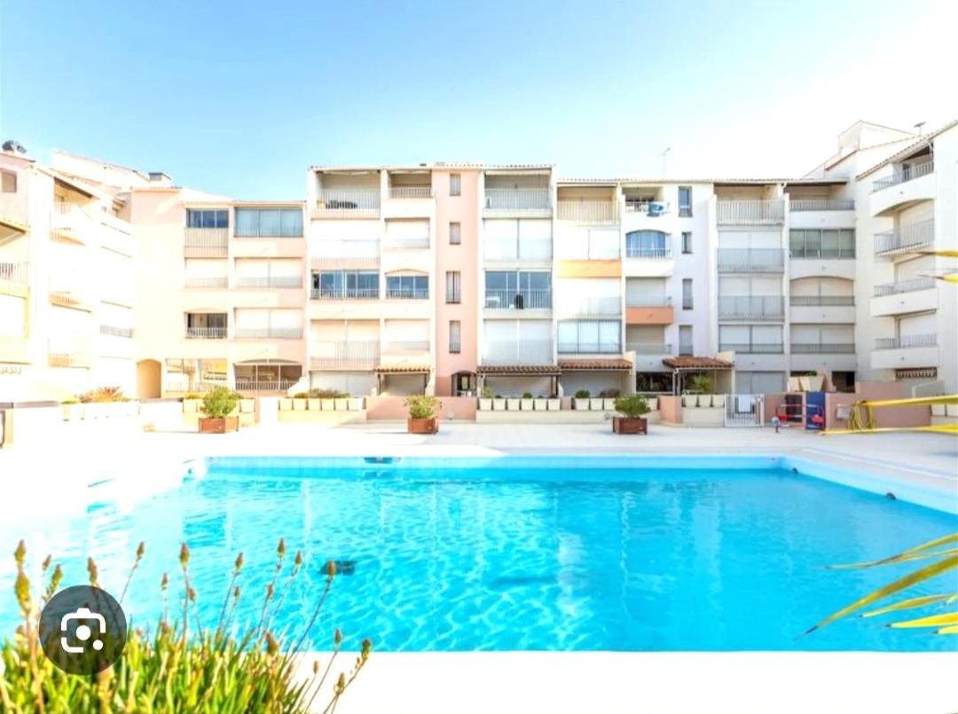 Centre Port,Studio Cosy,Vue Piscine Et Sur Le Parking Prive Ainsi Que Le Mont Saint Martin Agde Ngoại thất bức ảnh