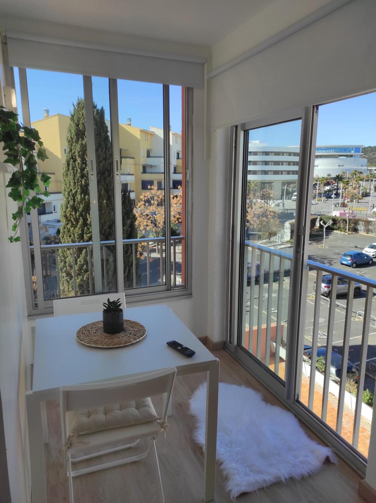 Centre Port,Studio Cosy,Vue Piscine Et Sur Le Parking Prive Ainsi Que Le Mont Saint Martin Agde Ngoại thất bức ảnh